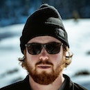 Commerçant satisfait du nettoyage de vitrines à Ollioules